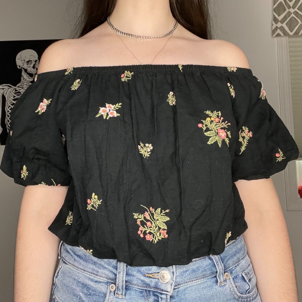 American Eagle Outfitters Black Floral Off-Shoulder Blouse